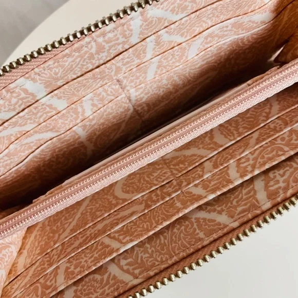 Vera Bradley Leather RFID Accordion Wristlet Wallet Pink Sand NWT - Picture 6 of 6